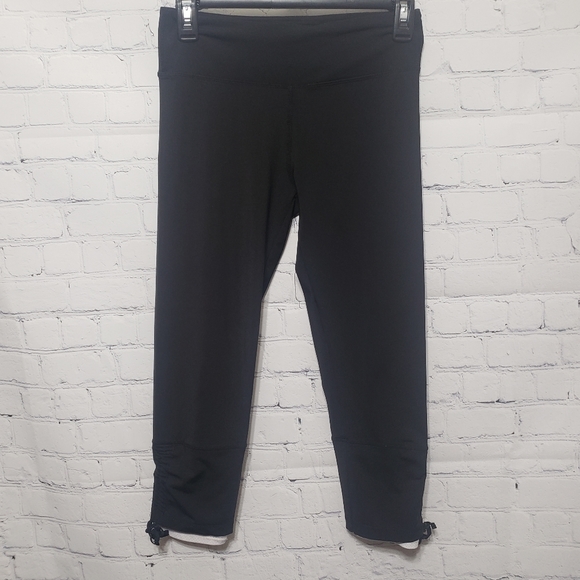 Poof! Performance Sz S Capri Leggings - Picture 4 of 9